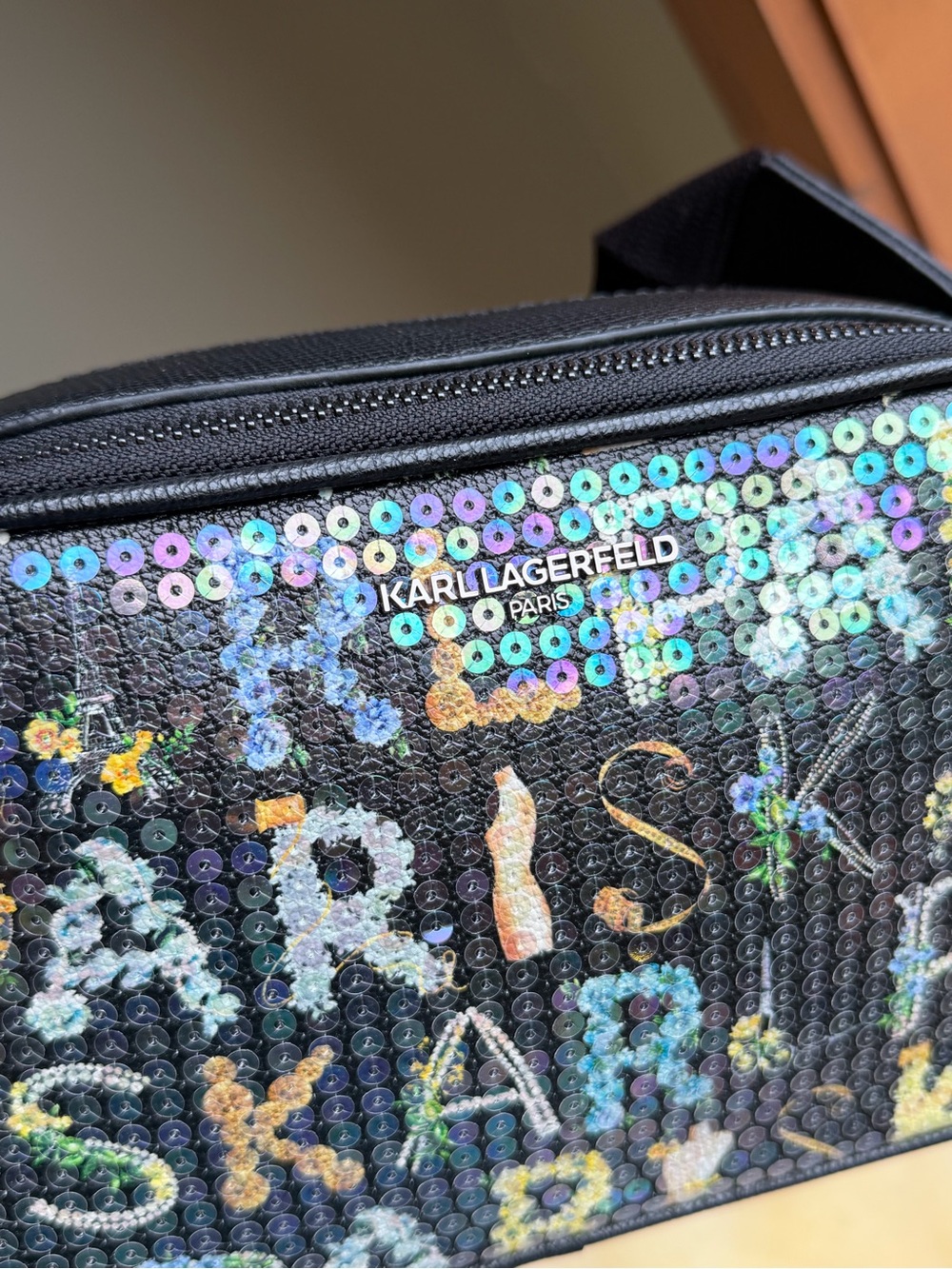 Karl Lagerfeld NWT Sequin Logo Double Compartment Crossbody Camera Bag in Black - Picture 3 of 11